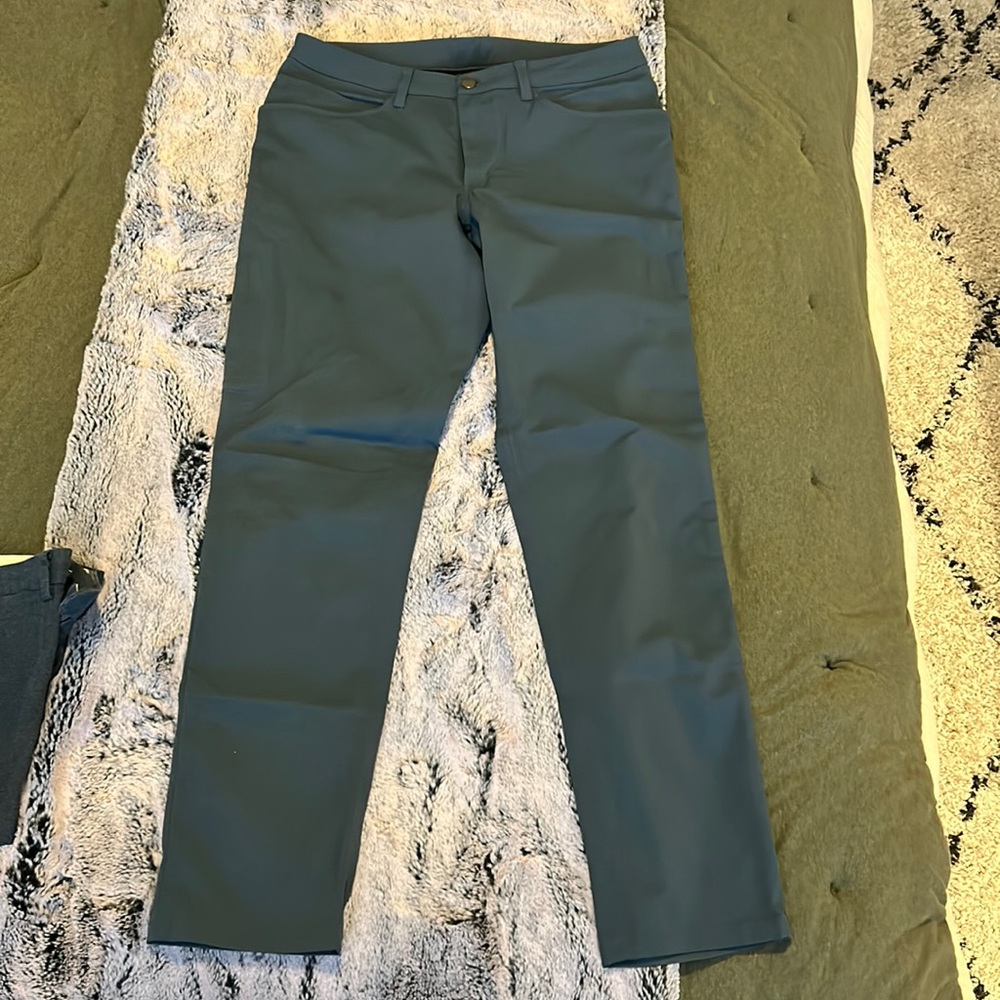 Lululemon size 32 blue ABC classic